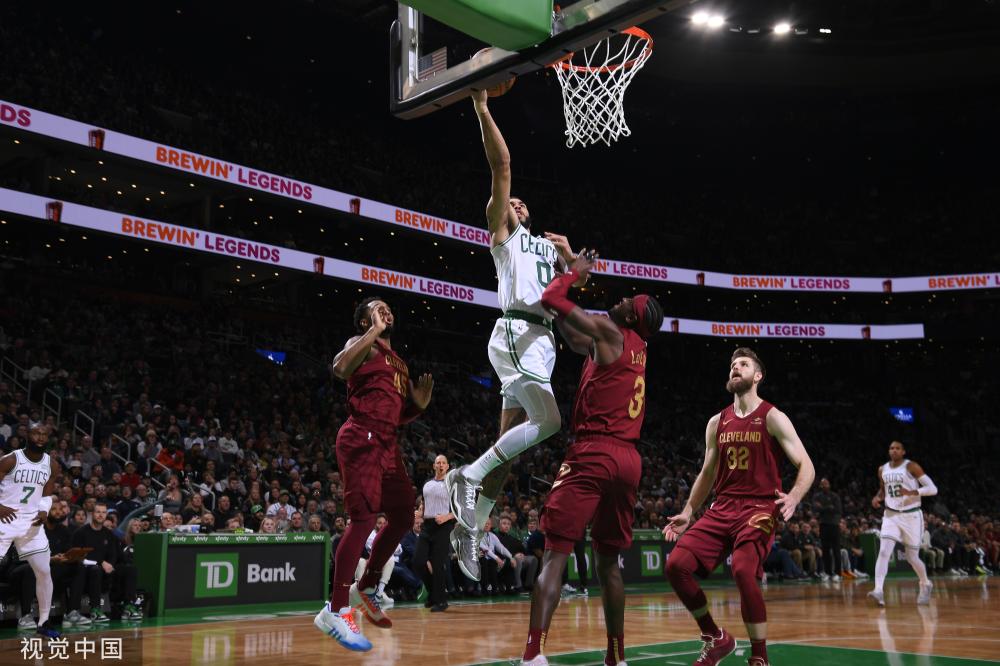 并在比赛中 并在比赛中